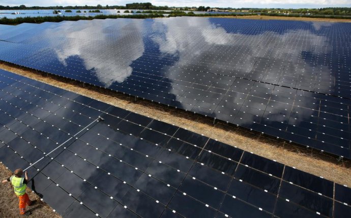 UK s biggest solar company takes shine to global projects with